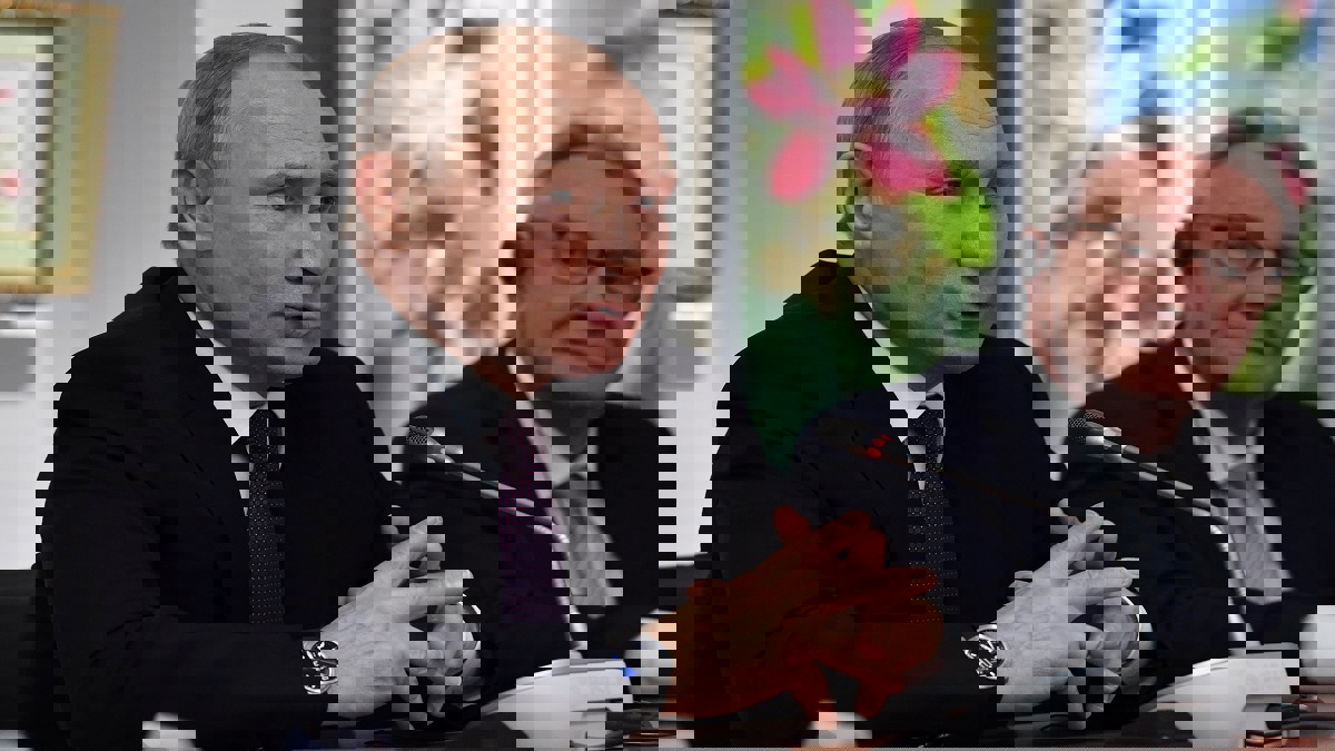 بوتين يوقع قانونًا يحظر بث أخبار كاذبة وإهانة الدولة على الإنترنت