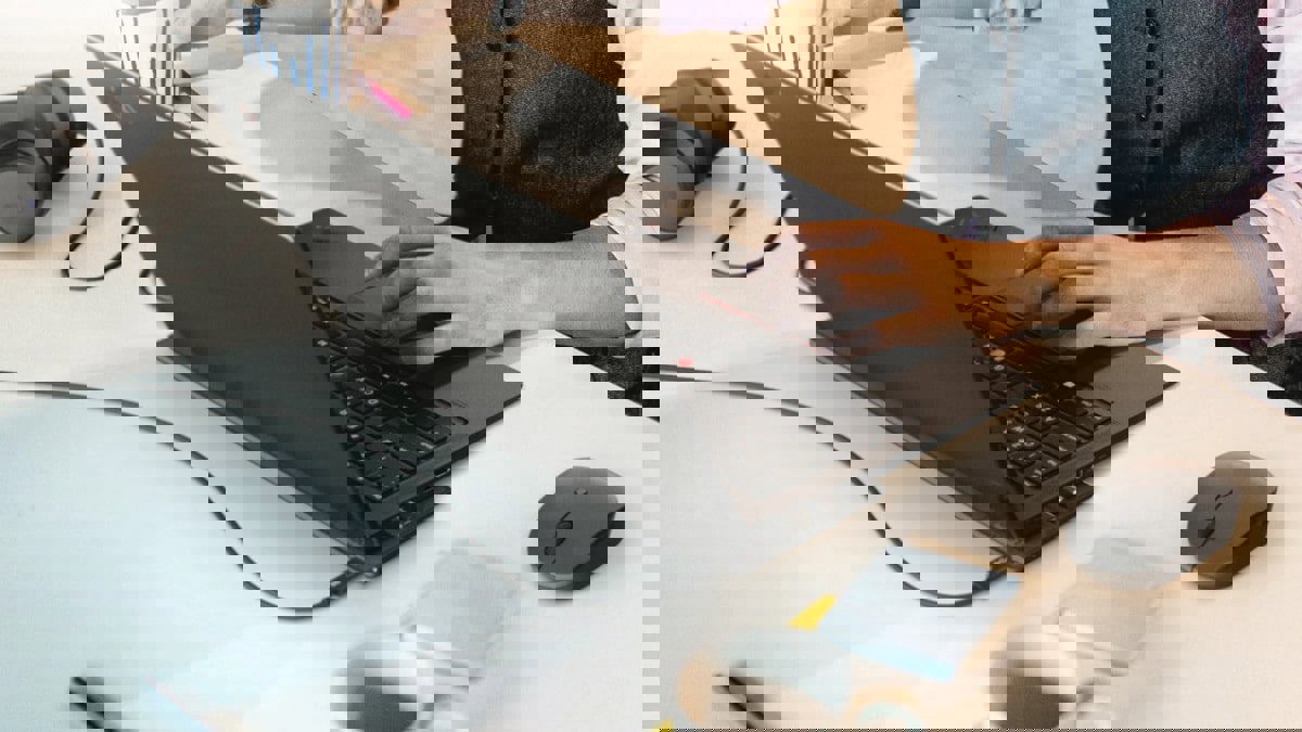 لينوفو تتيح أداة جديدة لشحن معظم أجهزة الكمبيوتر المحمولة لاسلكيا