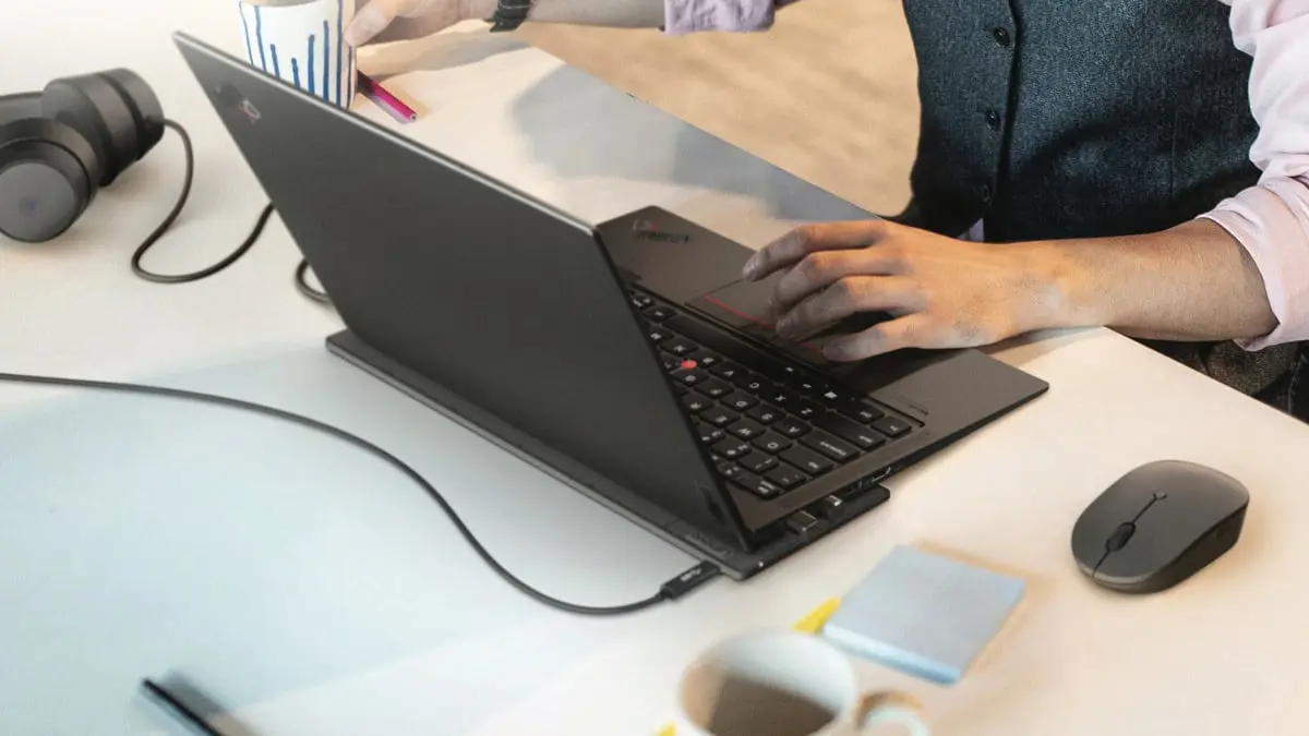 لينوفو تتيح أداة جديدة لشحن معظم أجهزة الكمبيوتر المحمولة لاسلكيا