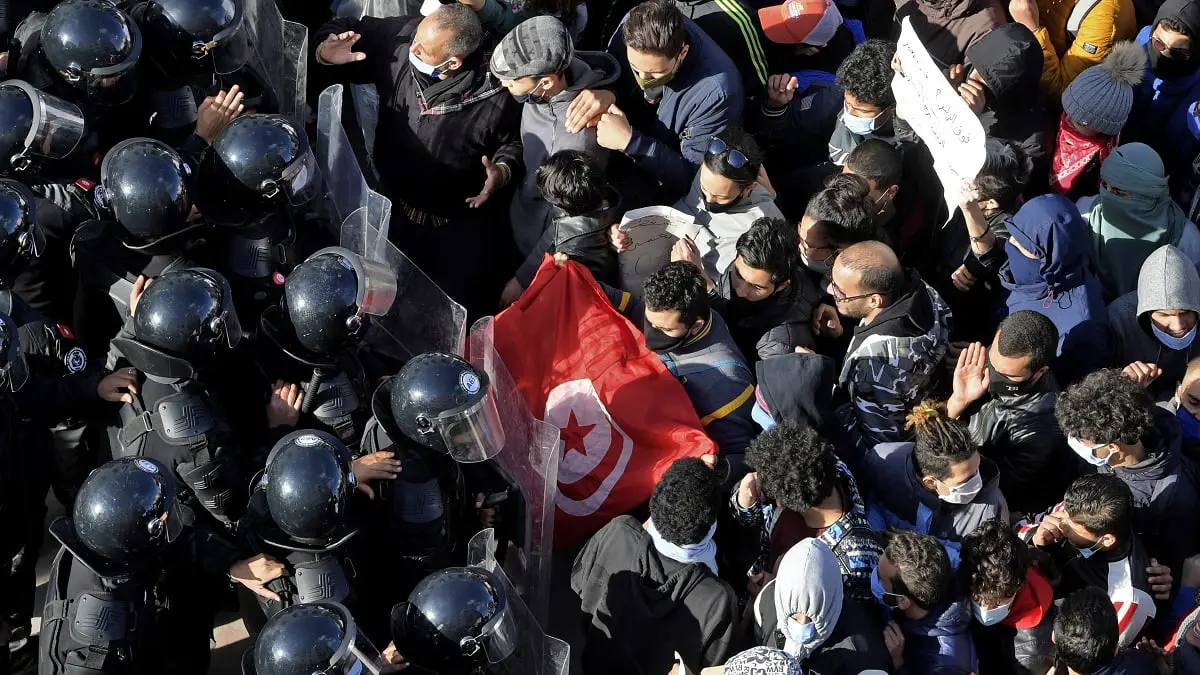 "النهضة" التونسية تبحث النزول إلى الشارع لدعم المشيشي ضد قيس سعيد