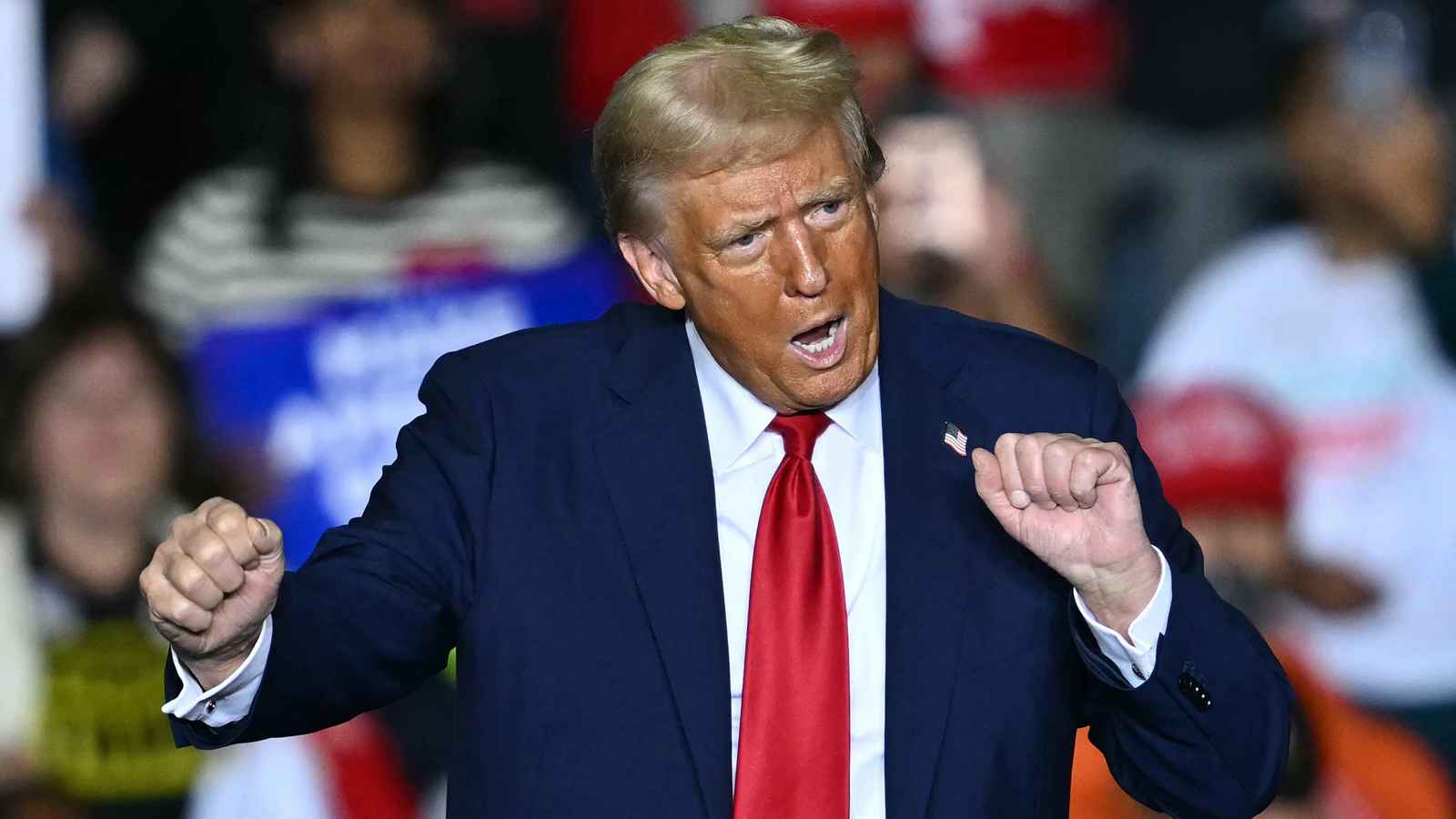 تشبه ترامب.. نيوزلندا تودع "اليد العملاقة" (صور)