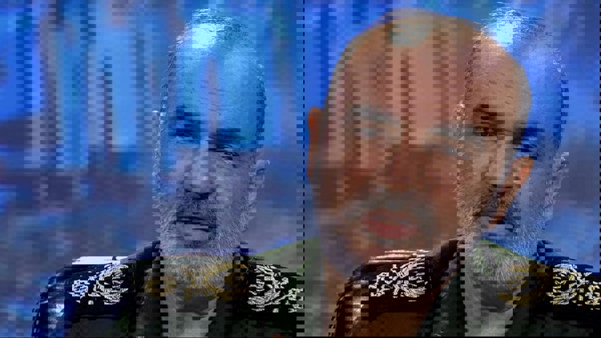 عشية ذكرى احتلال سفارتها بطهران.. عسكري إيراني: أمريكا لم تعد القوة الأولى في العالم