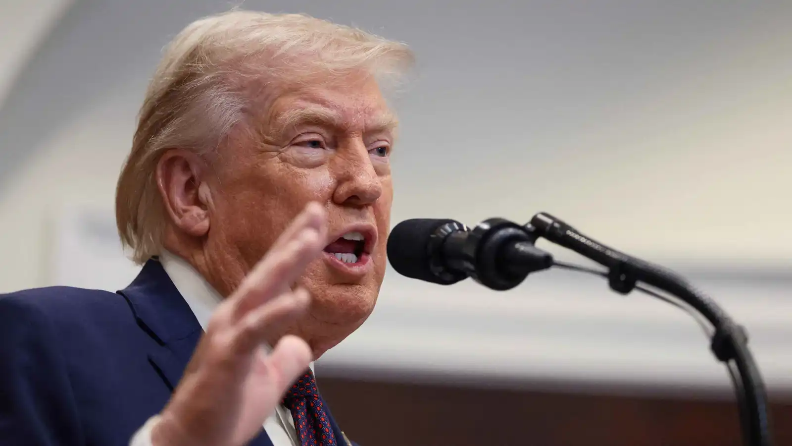 تحت شعار "النفط أمريكي".. ترامب يمهّد لعمل عسكري وشيك ضد فنزويلا