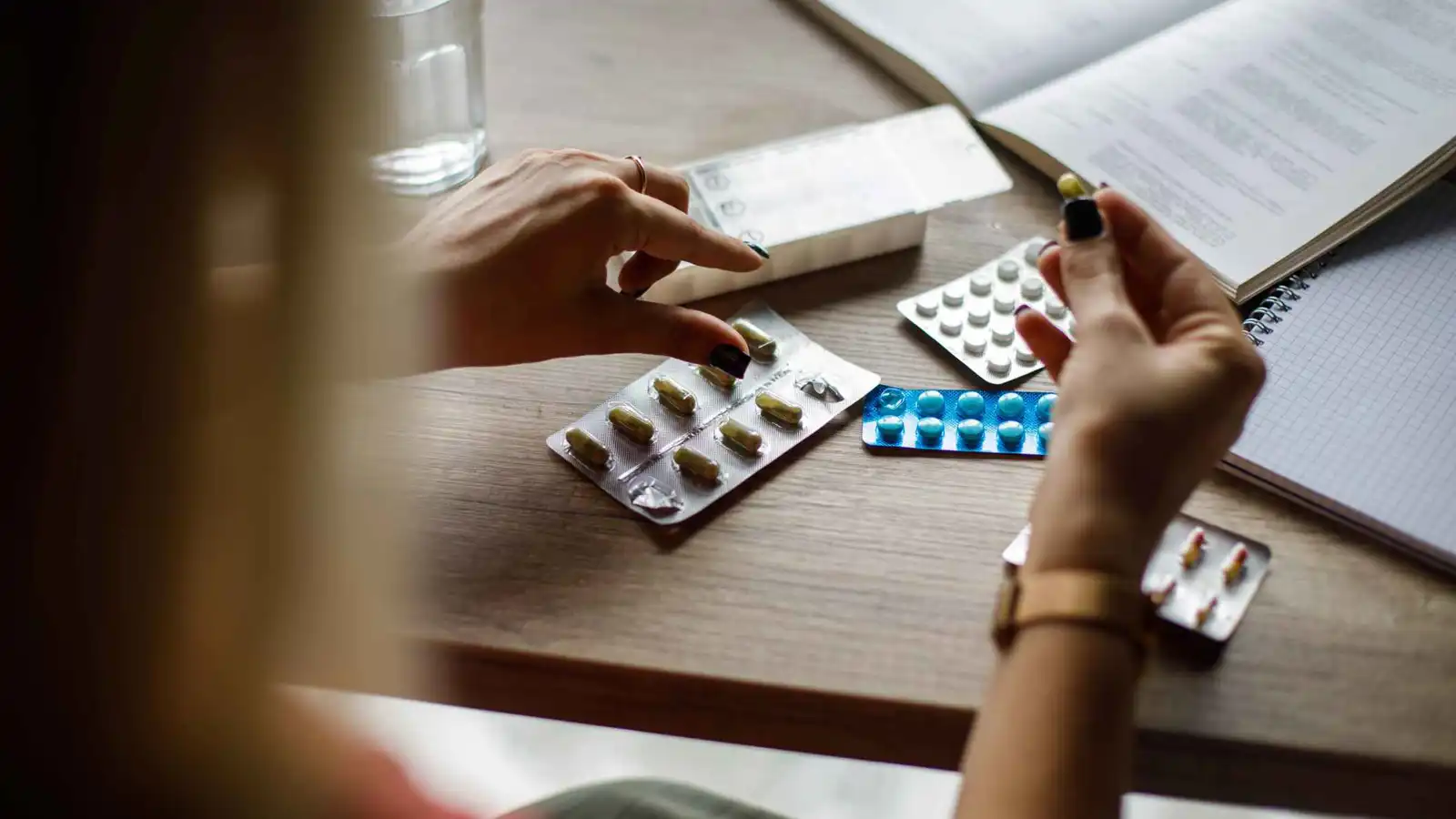 الإفراط في "المضادات الحيوية" يزيد القلق ويؤثر على النفسية