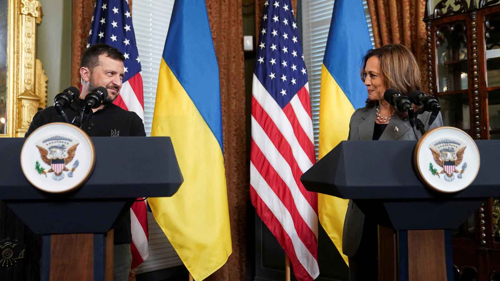 هاريس لزيلينسكي: تنازل أوكرانيا عن أراض صيغة للاستسلام لا السلام