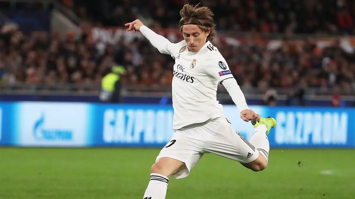 بعثة مهمة ترافق مودريتش نجم ريال مدريد إلى باريس في حفل "الكرة الذهبية"