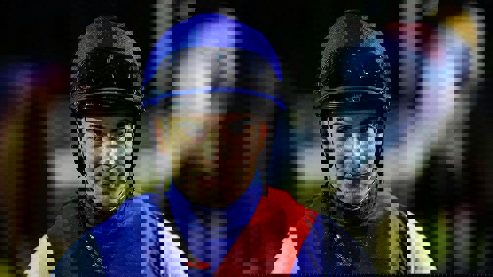 وفاة فارس شهير بعد سقوطه من أعلى حصانه