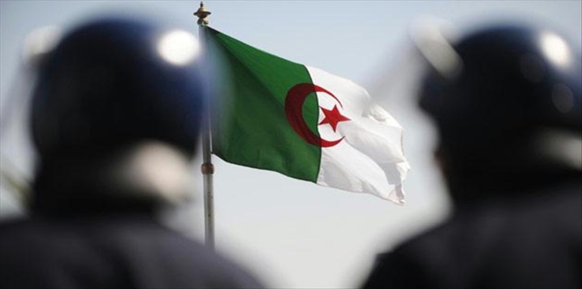 هل تتجنب الجزائر مصير ليبيا وسوريا؟
