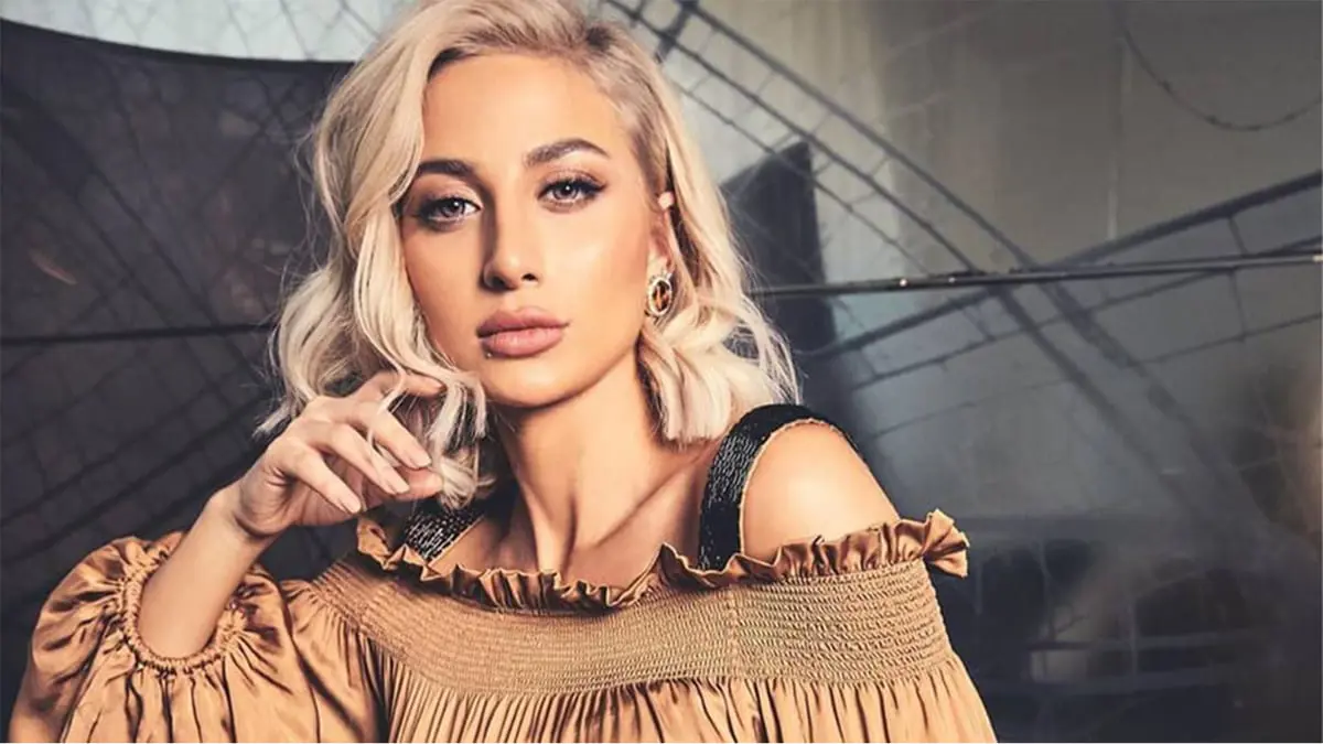 "مودل روز" تعلن حصولها على حكم لصالحها ضد طليقها