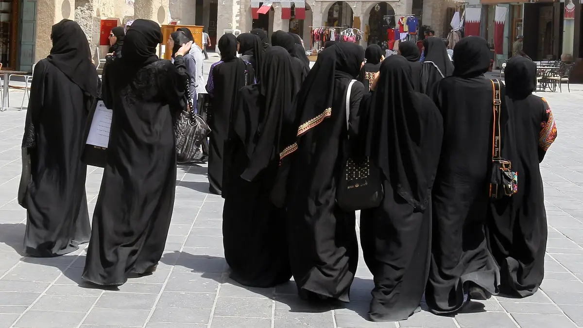 معارض قطري يتوعد بنشر أدلة على انتهاك مسؤولين كبار لـ"حرمات" معتقلات قطريات