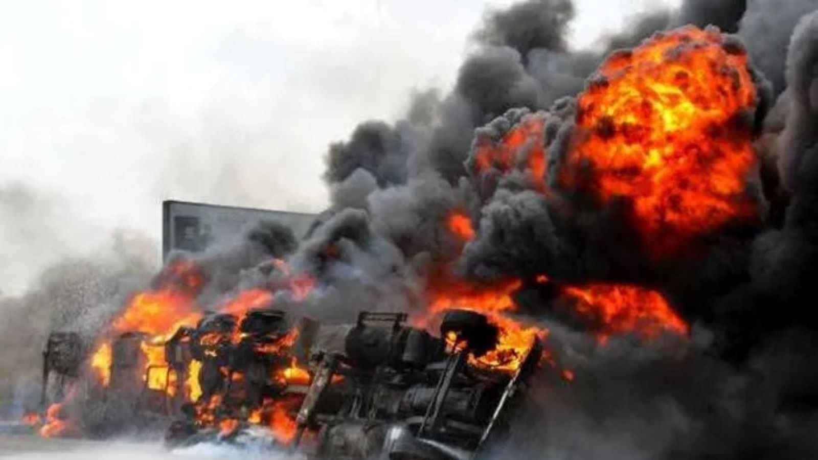 انفجار بموقف حافلات يخلف 9 قتلى في نيجيريا