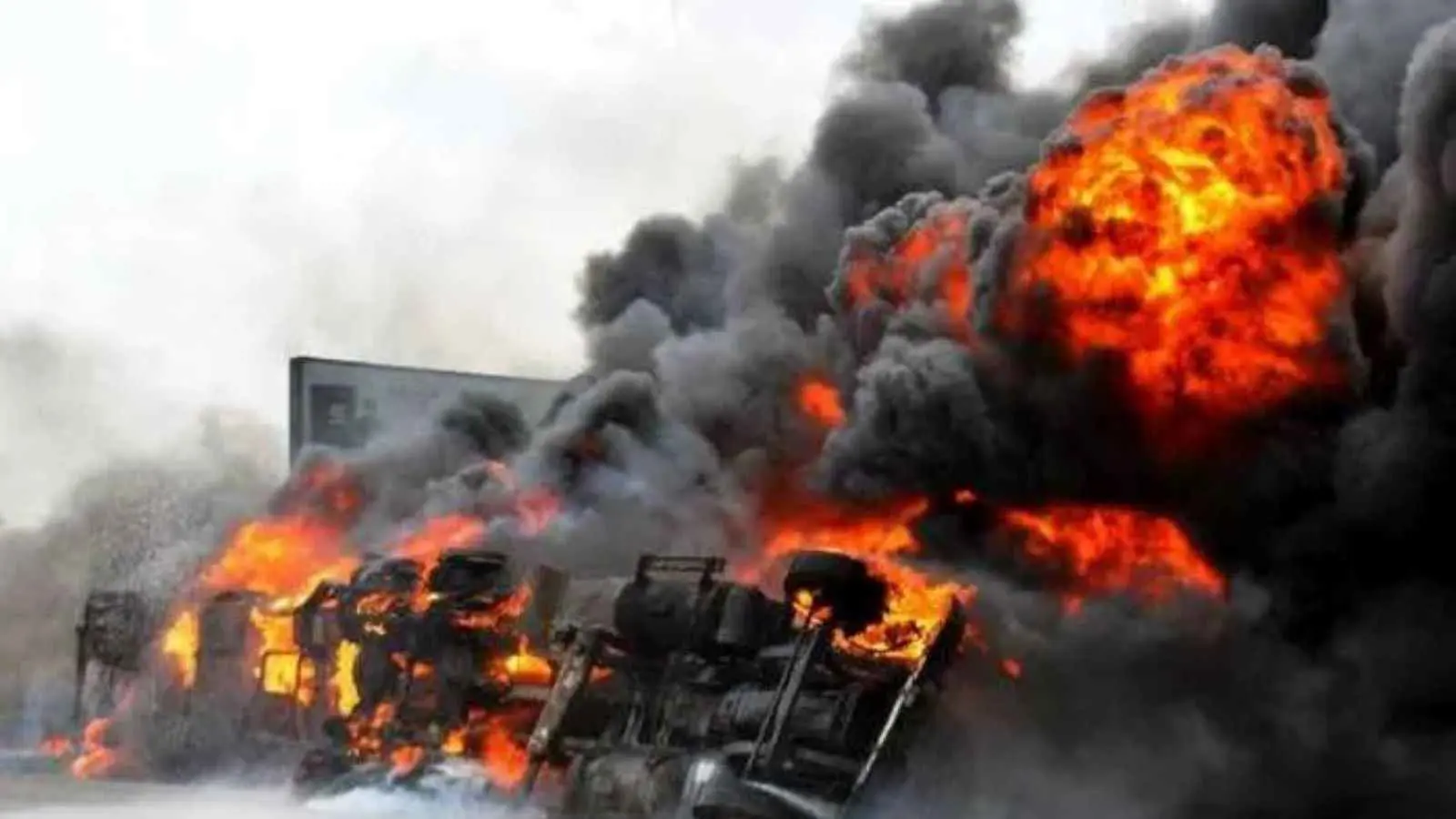 انفجار بموقف حافلات يخلف 9 قتلى في نيجيريا