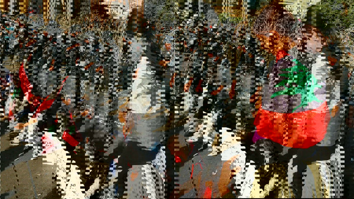 المعارضة اللبنانية تنتقل من ميادين الاحتجاج إلى البرلمان