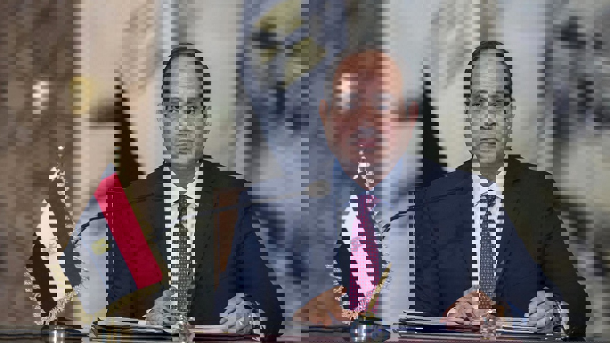 السيسي يوجه السلطات بتوفير السلع الأساسية وتعزيز الاحتياطيات