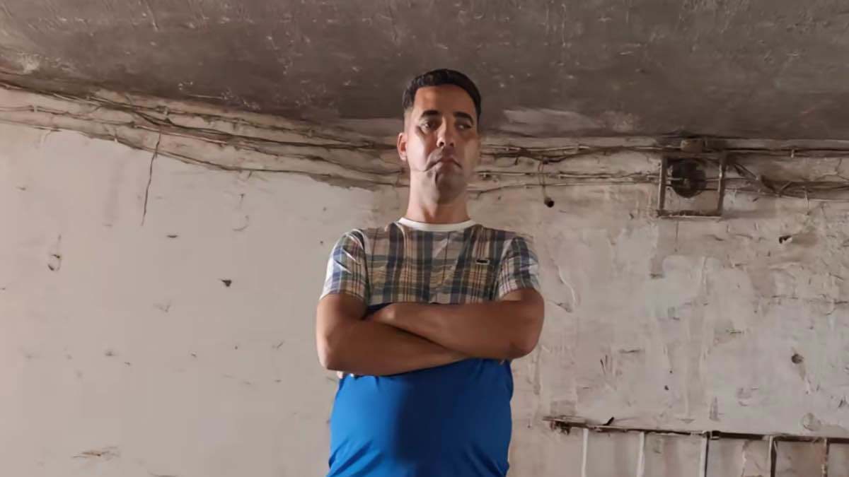 "عبثوا بقبر والدته".. مؤثر جزائري يثير تعاطفاً واسعاً (فيديو)