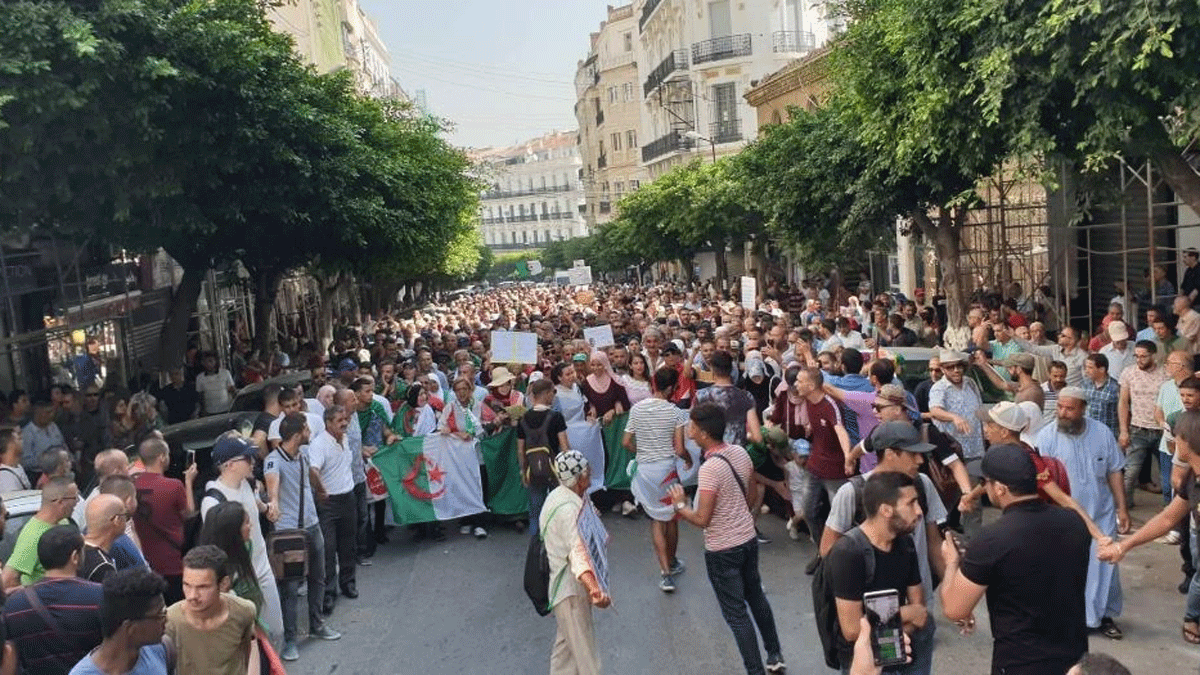 الجزائر.. احتجاجات جديدة ترفض الرئاسيات في ديسمبر (صور)