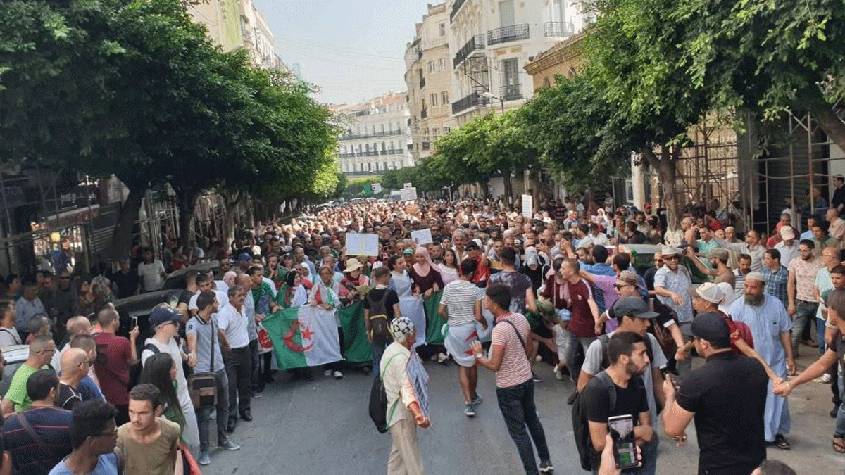 الجزائر.. احتجاجات جديدة ترفض الرئاسيات في ديسمبر (صور)