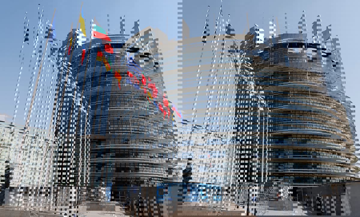 تناقضات.. اليمين المتطرف يعادي البرلمان الأوروبي ويسعى للفوز به