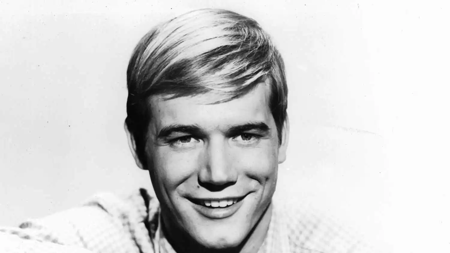 وفاة الممثل الأمريكي روجر إيوينغ عن 83 عاماً