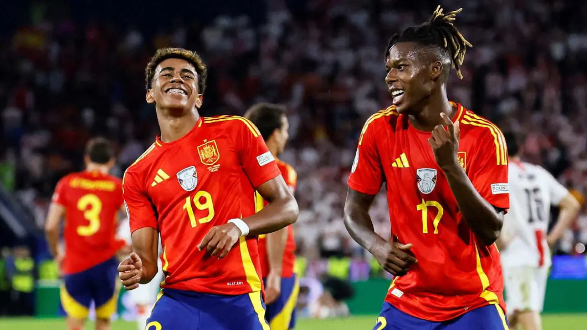 يامال ونيكو ويليامز يسرقان الأضواء بلعبة طفولية (فيديو)