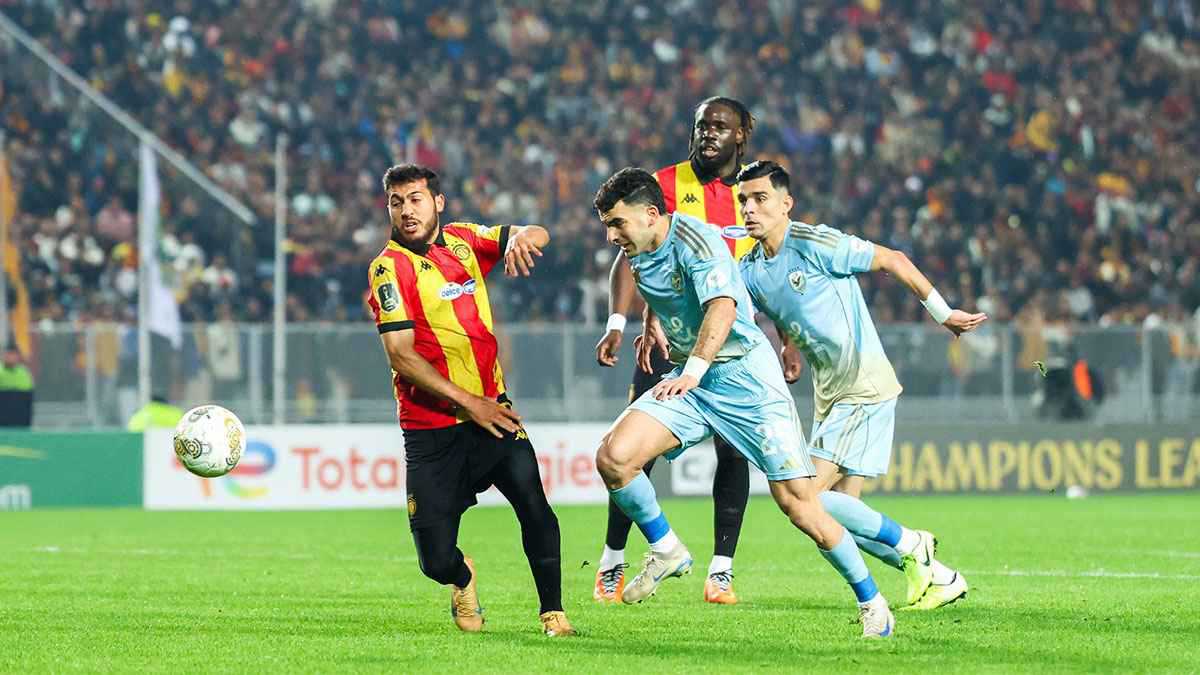 لا يوجد هنا نجم أوحد.. أسطورة الأهلي يوجه رسالة نارية إلى زيزو 