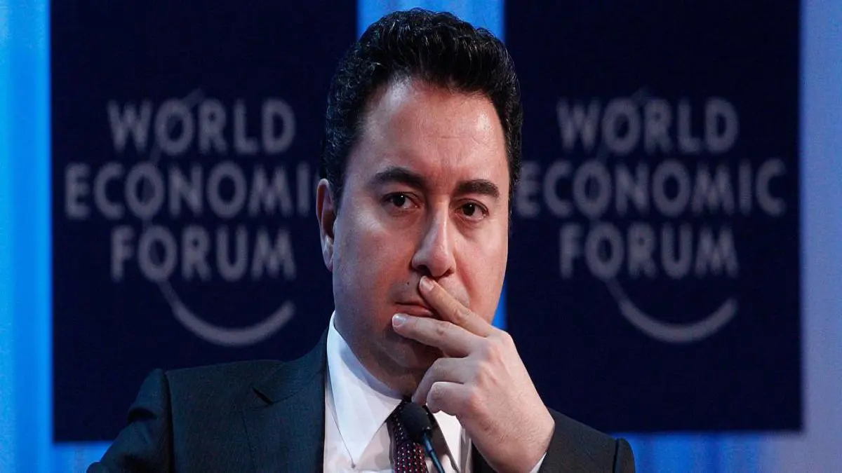 أول انشقاق من الوزن الثقيل.. علي باباجان يستقيل من حزب أردوغان