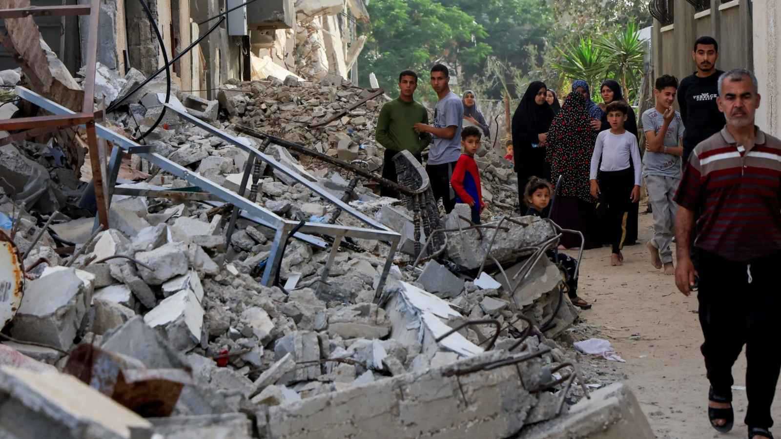 عشرات الضحايا في غزة وتحذيرات من توقف مستشفيات رئيسة