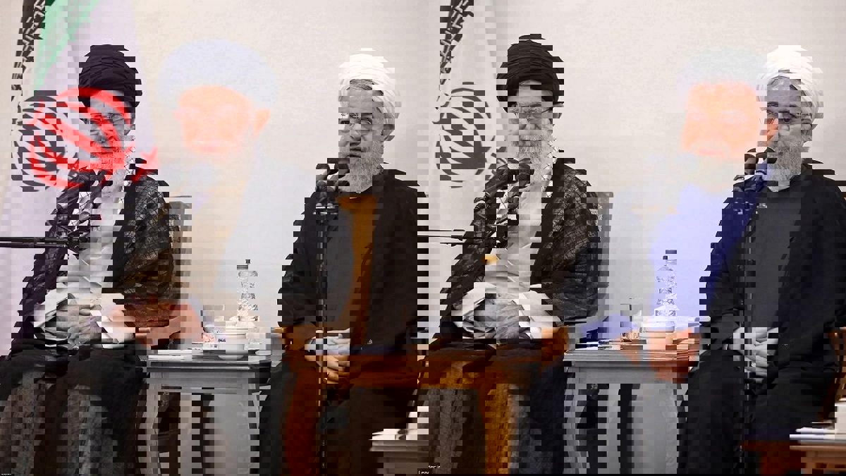 تسجيل مسرب لقائد بالحرس الثوري يكشف "تعاظم" الخلاف بين روحاني وخامنئي