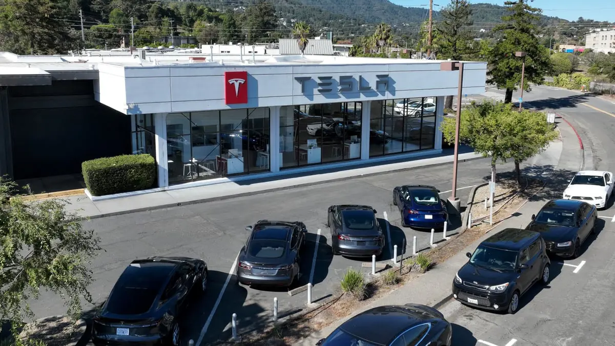 لهذا السبب.. تيسلا تسحب نحو مليوني سيارة في أمريكا