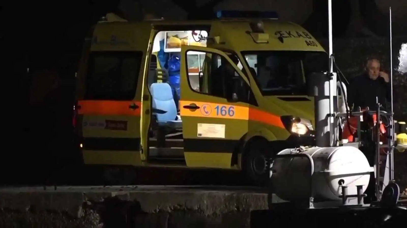 بعد انتشال 17 جثة.. العثور على ناجييْن بغرق قارب جنوب جزيرة كريت