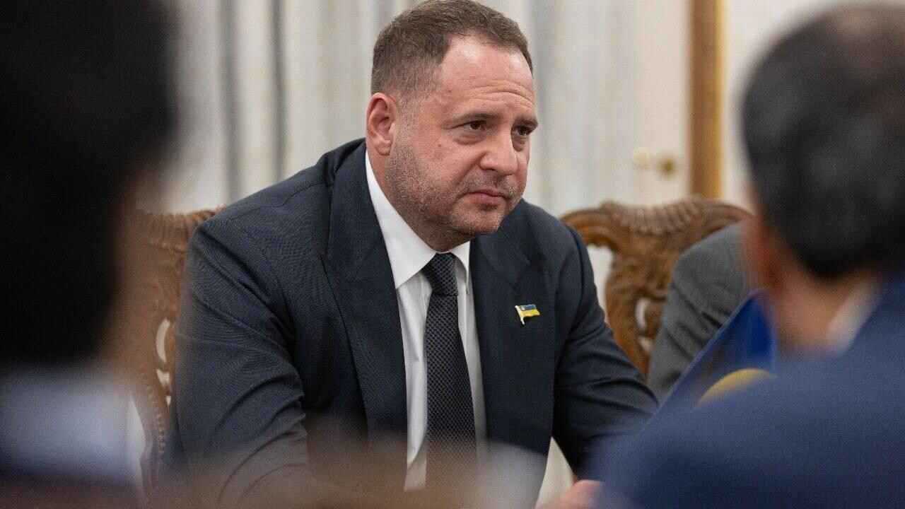 زلزال سياسي في كييف.. من يحكم أوكرانيا بعد إقالة "رجل الظل"؟