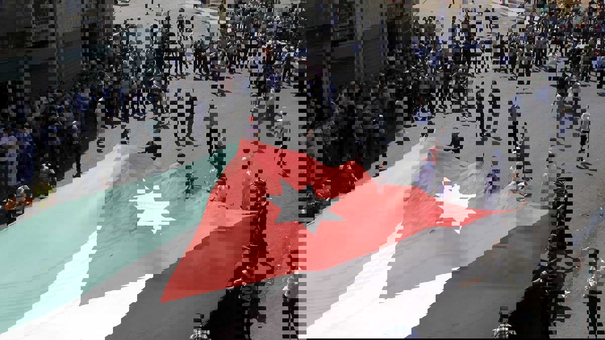 ساعة سياسية بالتوقيت المحلي