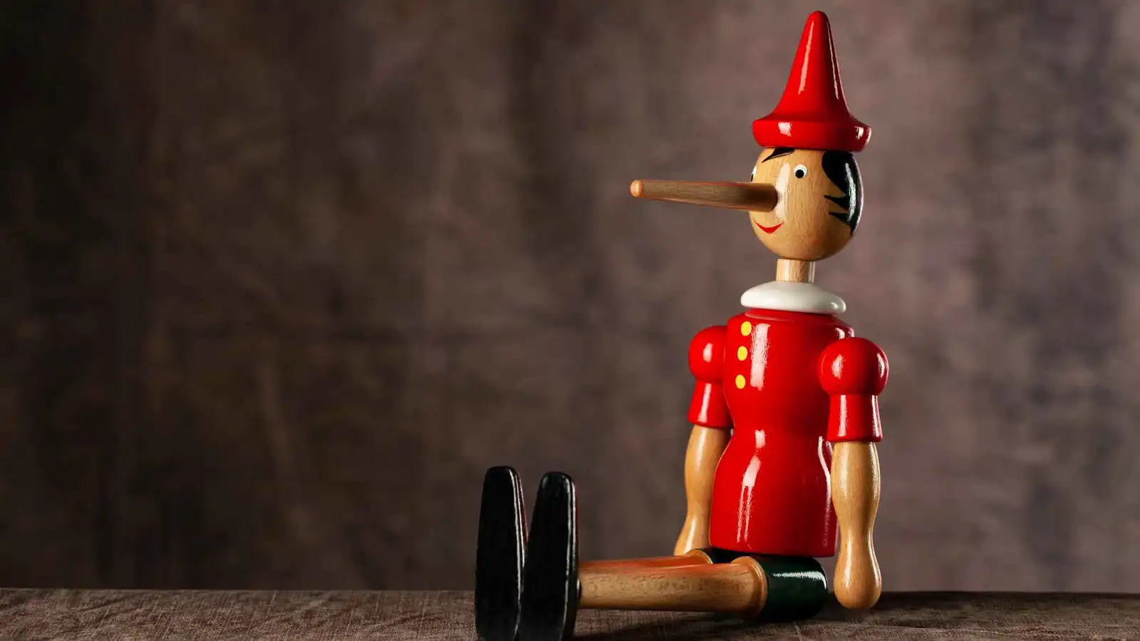 صديق الدمى.. تعاطف مع فنان تركي شهير تعرض لاعتداء مروّع (فيديو)