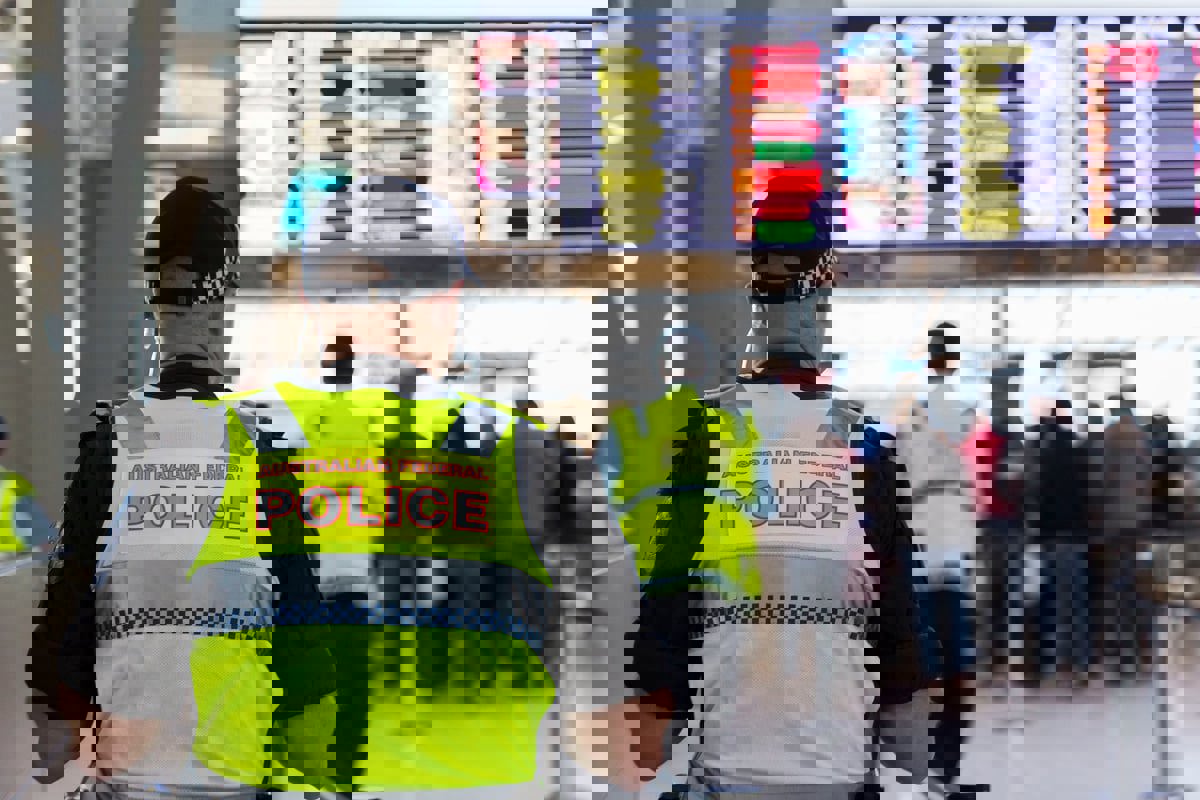 أستراليا.. إيقاف امرأة وضعت "قلبها" بحقيبة يدها في المطار