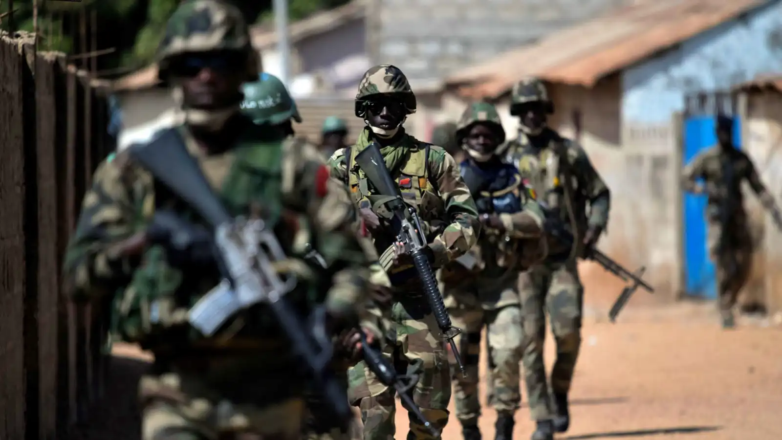 قوات من دول "إيكواس" تنتشر في بنين للتصدي لمحاولة الانقلاب