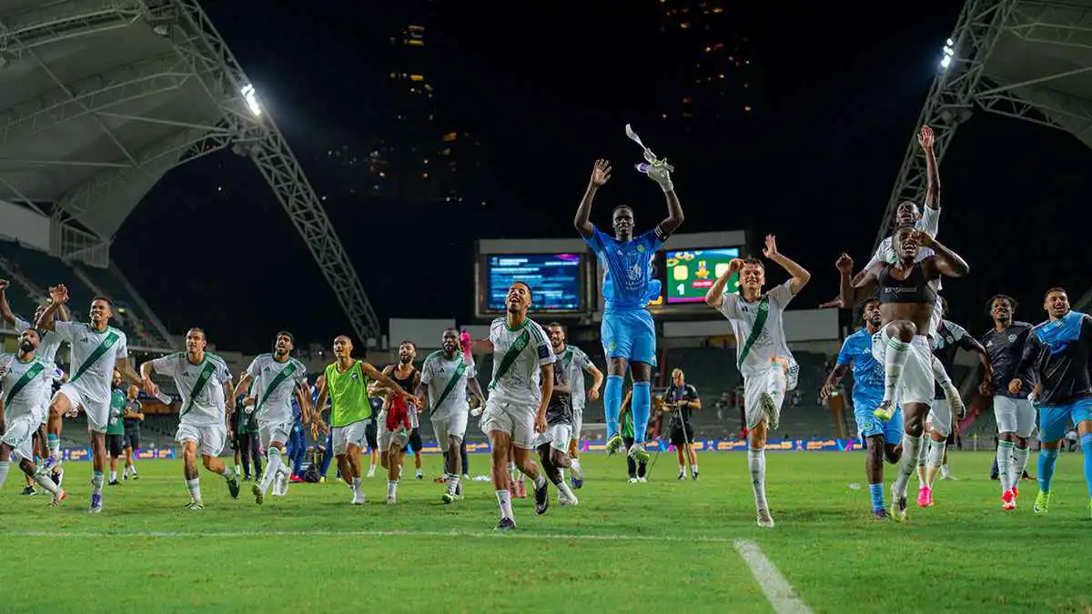 لديه عروض.. يايسله يوافق على رحيل نجم الأهلي السعودي