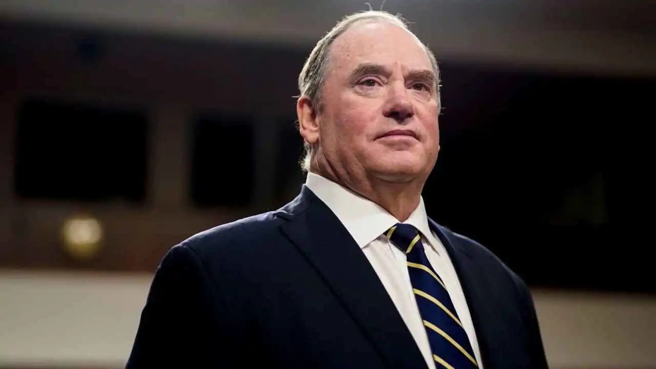 حملة "التطهير" تطيح بوزير البحرية جون فيلان من إدارة ترامب