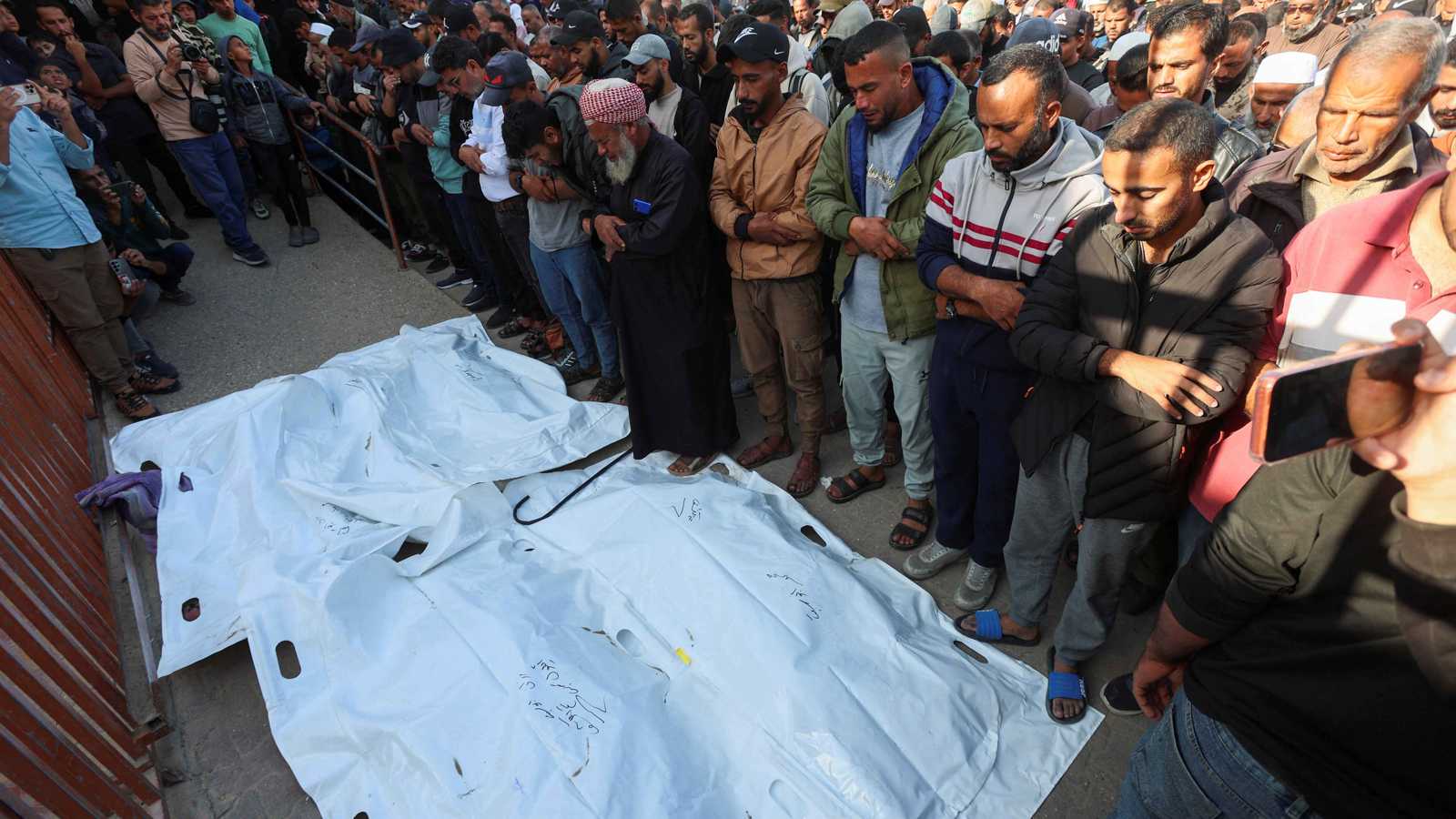 تصعيد عنيف.. 21 قتيلا بغارات إسرائيلية على غزة (فيديو)