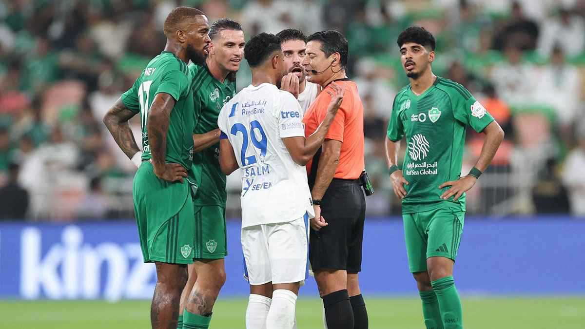 بعد التعادل مع الأهلي.. الهلال السعودي يتورط في رقم تاريخي كارثي