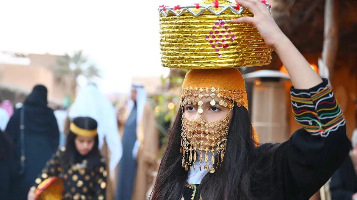 السعودية.. عارضات أزياء صغيرات يخطفن الأضواء في يوم التأسيس (فيديو)
