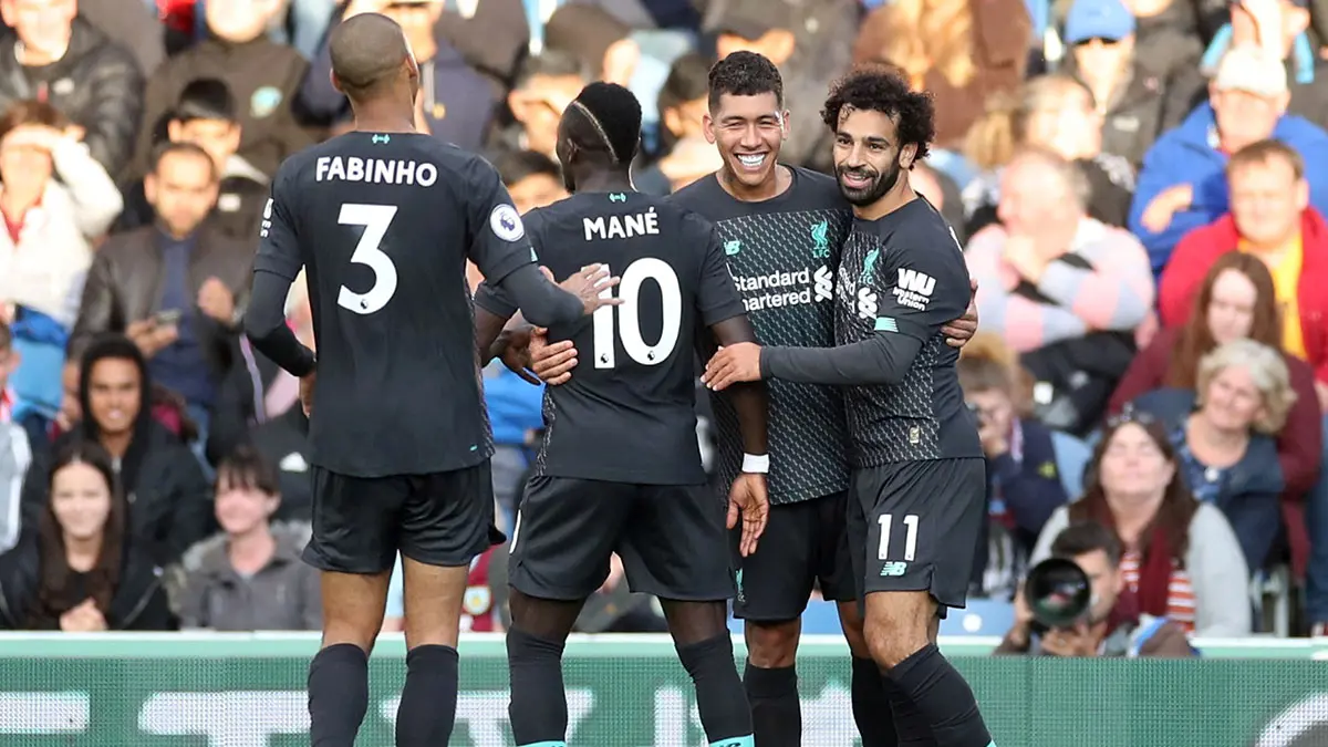 ماذا حدث بين محمد صلاح وساديو ماني في غرف خلع الملابس بعد مباراة ليفربول وبيرنلي؟