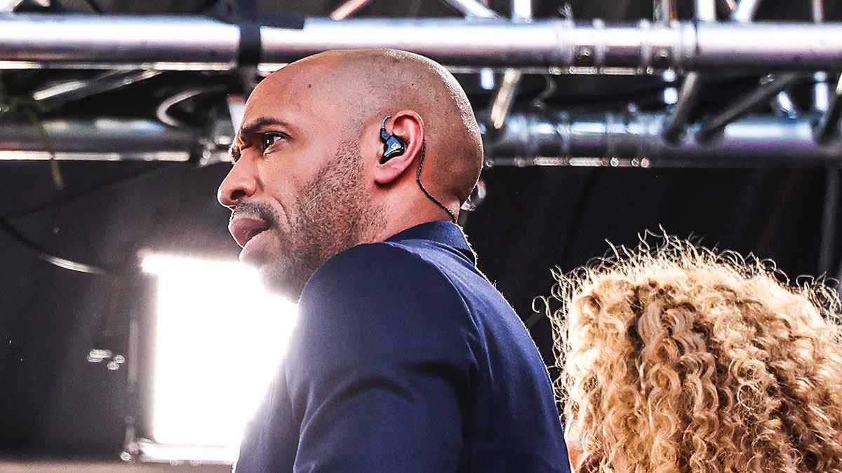 يحاول أن يكون لطيفًا.. تييري هنري يشن هجومًا على نجم ريال مدريد