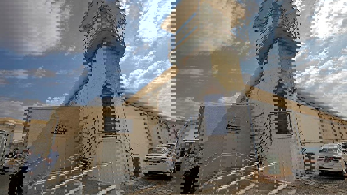 حارسة سجن إسرائيلية تدعي اغتصابها من أسير فلسطيني بالتعاون مع ضباط مخابرات