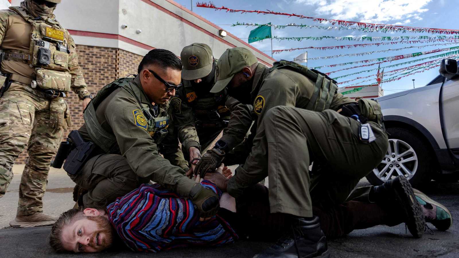 ترامب يؤكد تأييده استخدام القوة ضد المهاجرين غير الشرعيين (فيديو)