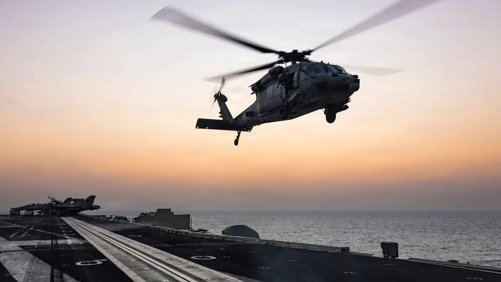 الجيش الأمريكي ينفي تجاوز أي سفينة للحصار على الموانئ الإيرانية