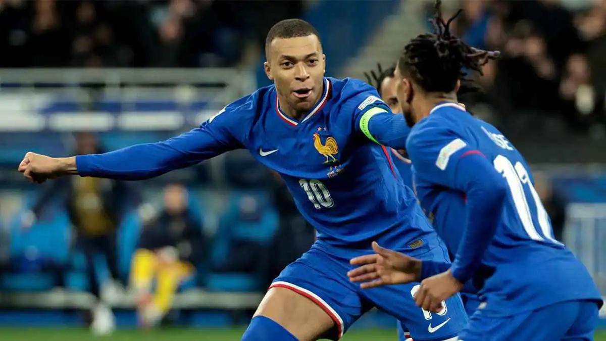 يريدون فضيحة.. تعليق ناري من أسطورة منتخب فرنسا حول أزمة مبابي