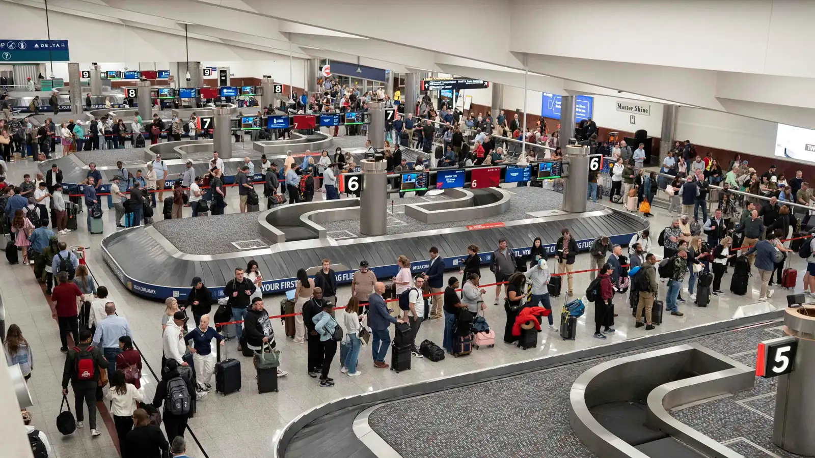 واشنطن تحت مقصلة "الإغلاق".. أزمة المطارات تُشعل حرب الغرف التشريعية