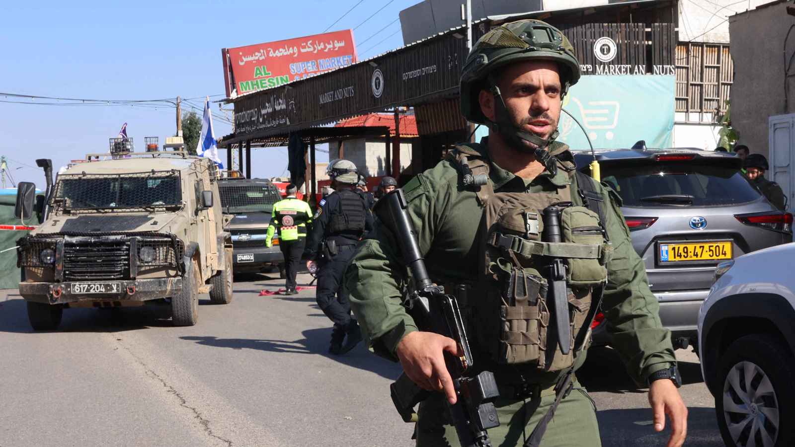 "السور الحديدي" في يومها الـ10... اعتقالات واقتحامات في الضفة الغربية (فيديو)