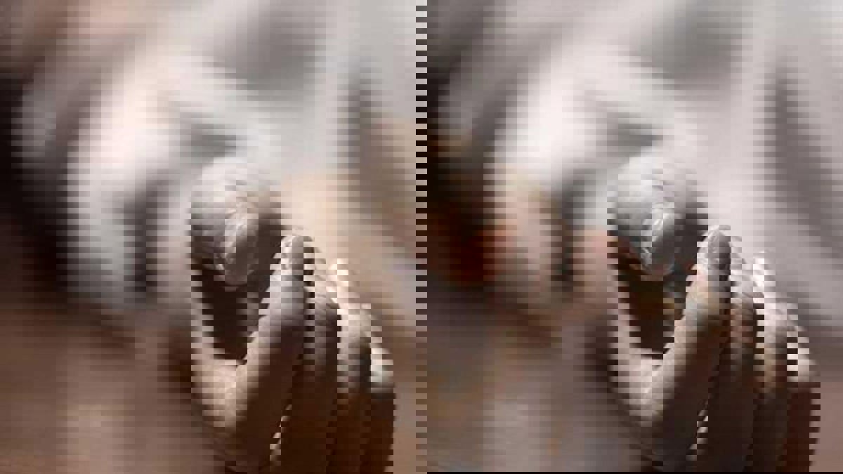 إيراني يقتل ابنته حرقا بسبب صداقتها مع شاب