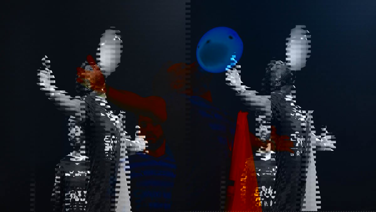 علي البليهي يحتفل بـ"بالونة" بعد هدفه في شباك الفيحاء (فيديو)